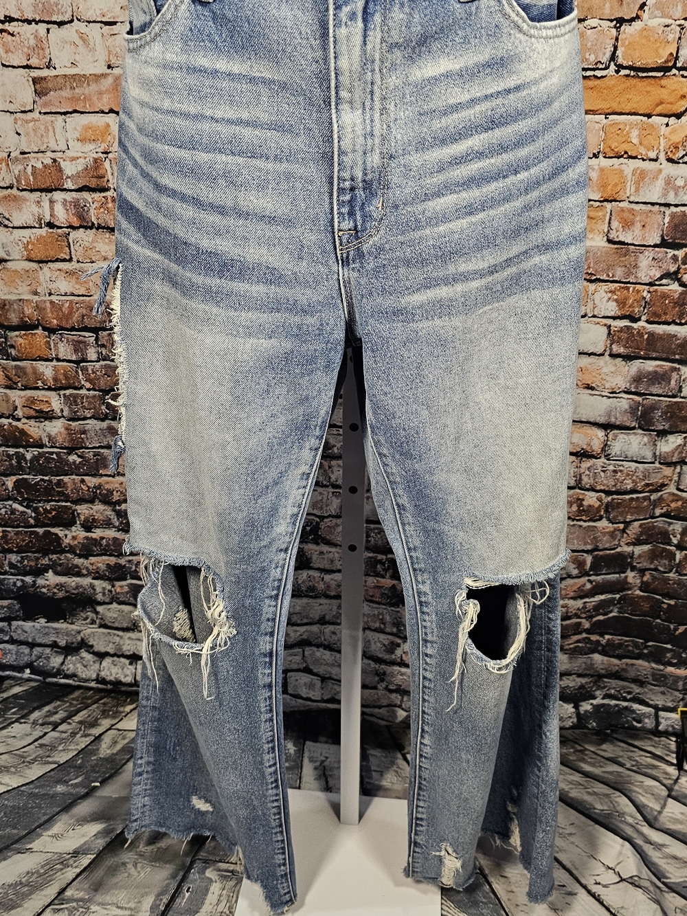 Petra 153 Distressed Straight Leg Jeans Size 9 28 High Rise Raw Hem Light Wash